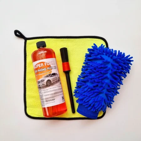 Combo 4 món chăm sóc xe ( Xà phòng 1 lít + 1 khăn + 1 găng san hô + 1 cọ đen )